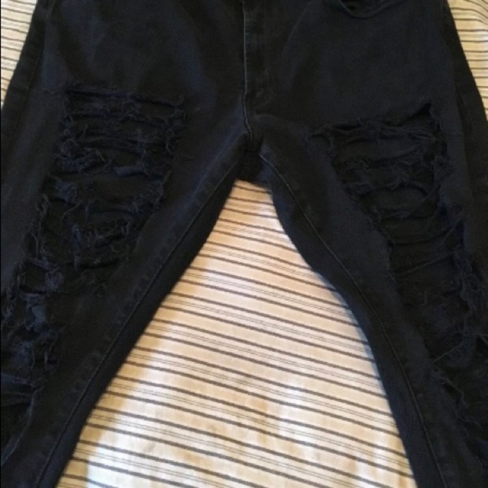 Fashion Nova Men’s Black Ripped Jeans Size 42